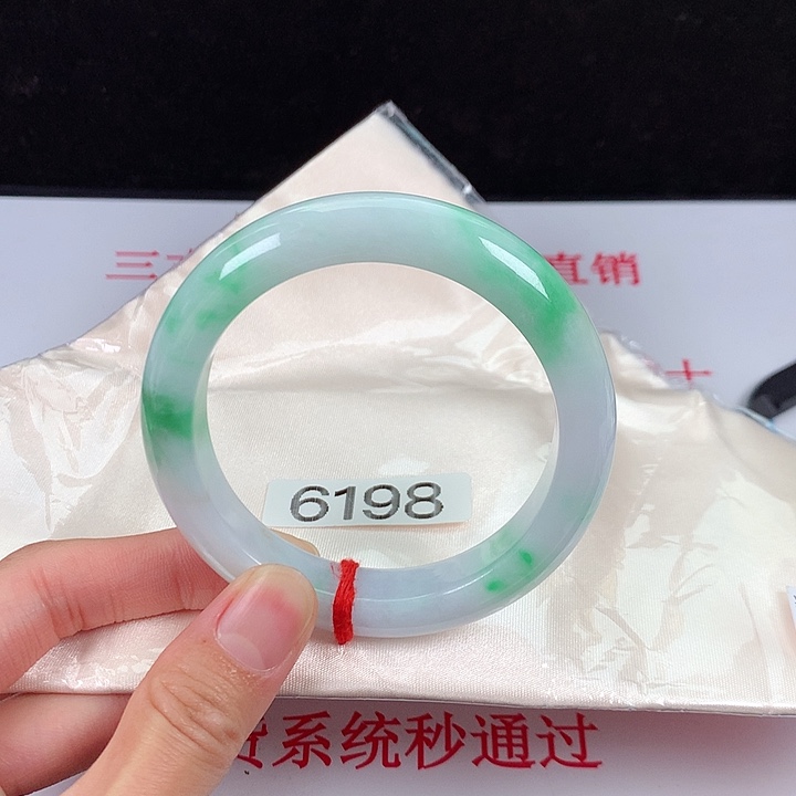 【闪购商品】翡翠手镯未镶嵌57圈口