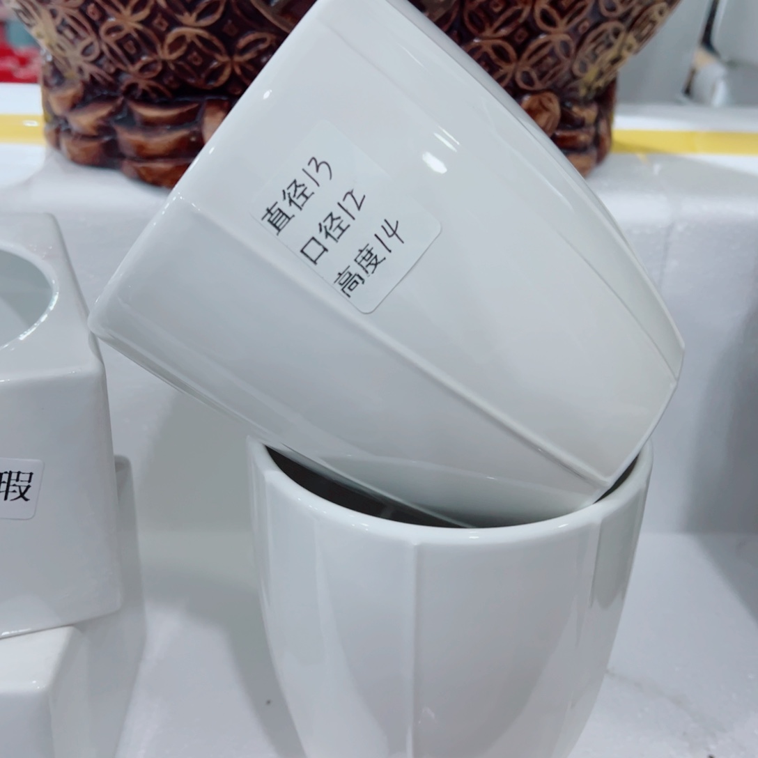 有孔，陶瓷花盆满10米包邮发货。