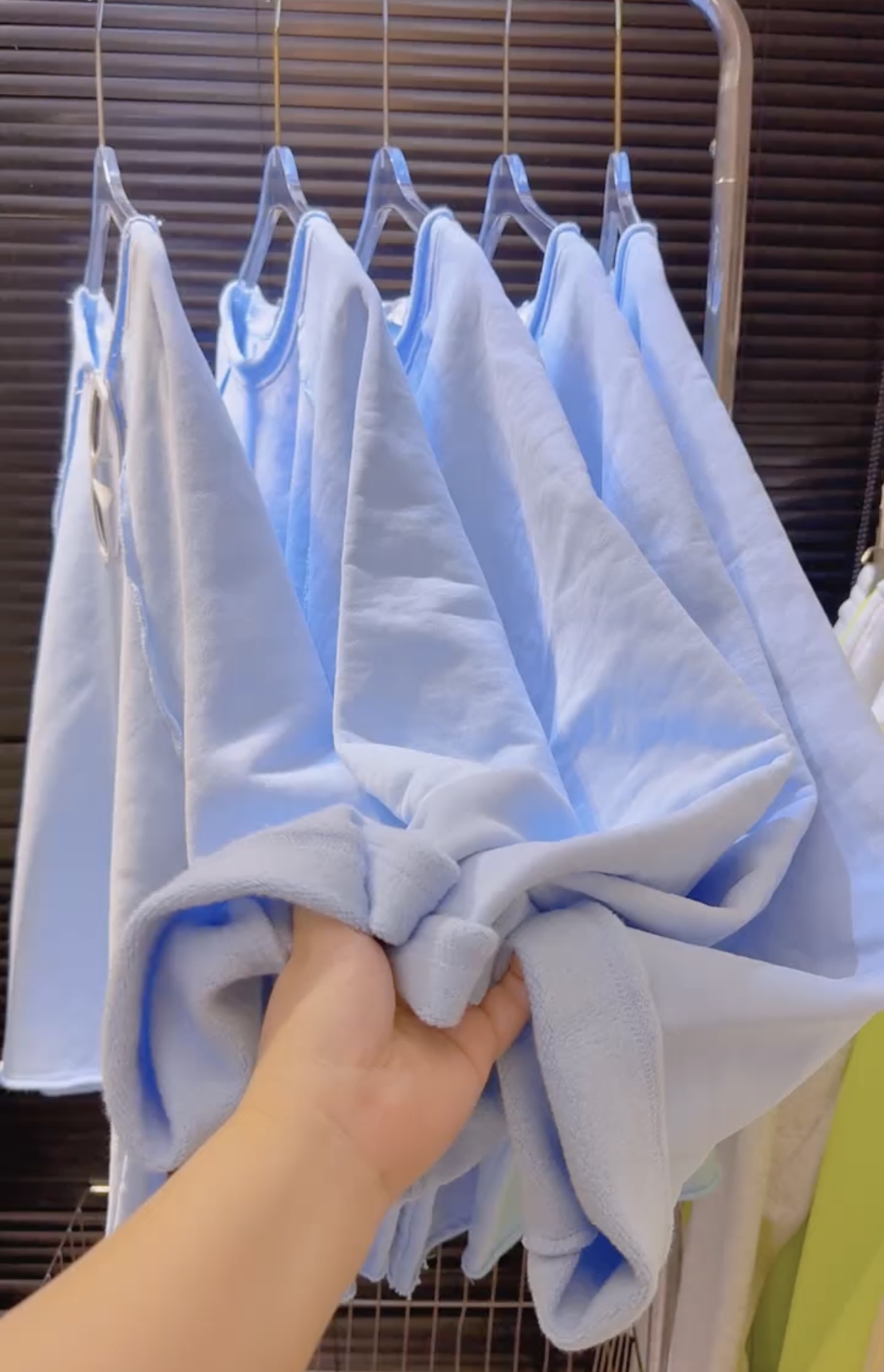 韩版洋气圆领薄绒T恤女2026秋冬新款休闲百搭宽松显瘦慵懒风上衣