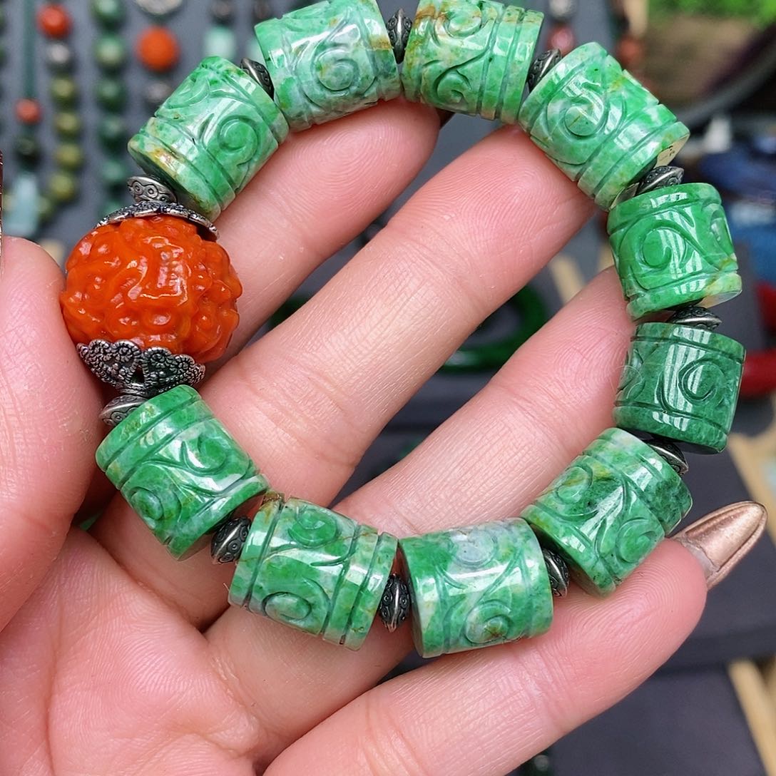 翡翠手链未镶嵌漂亮美眉