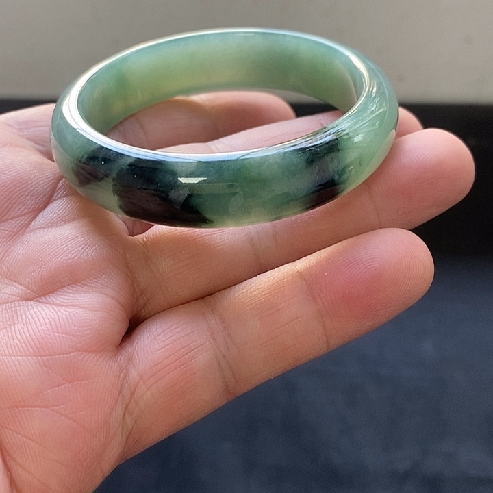 汤***汤翡翠未镶嵌手镯正