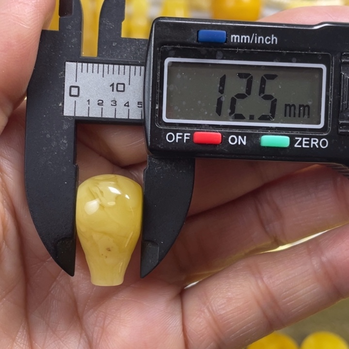 蜜蜡未镶嵌裸石14杂