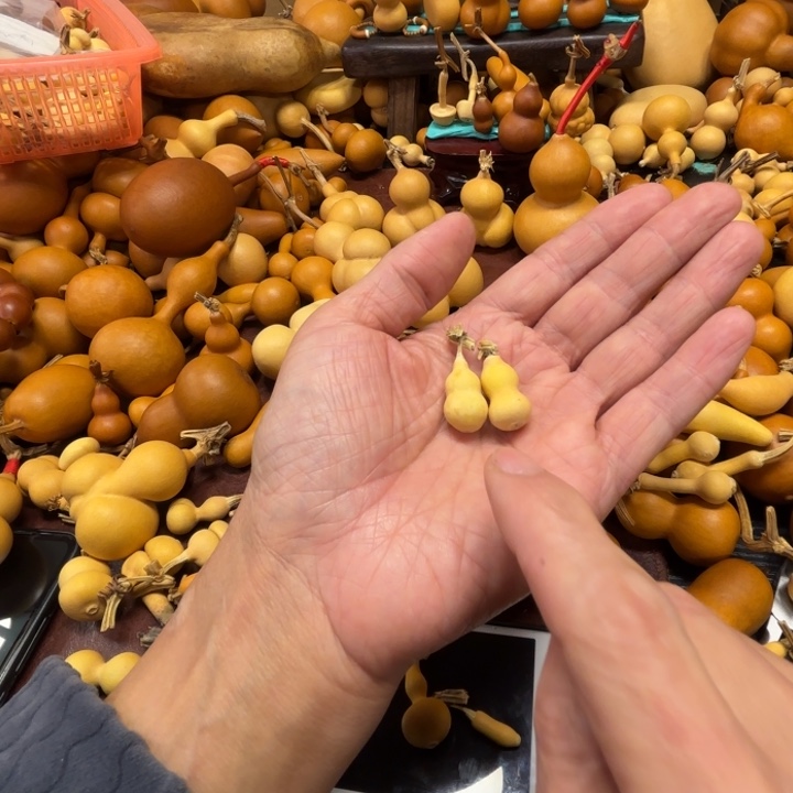 王*豆王甜豆的两个曹李金手串，曹李金葫芦