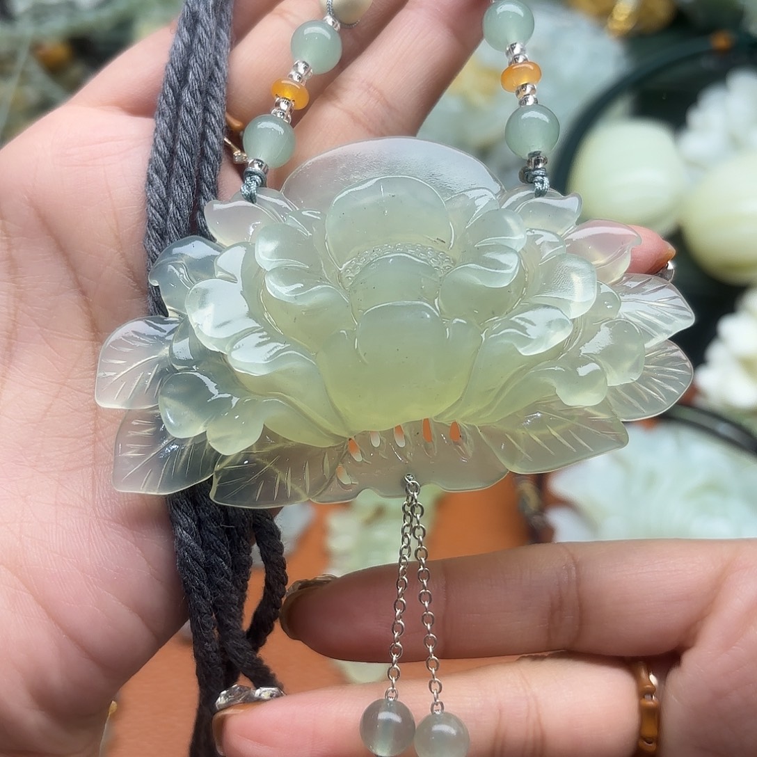 蛇纹石玉未镶嵌吊坠