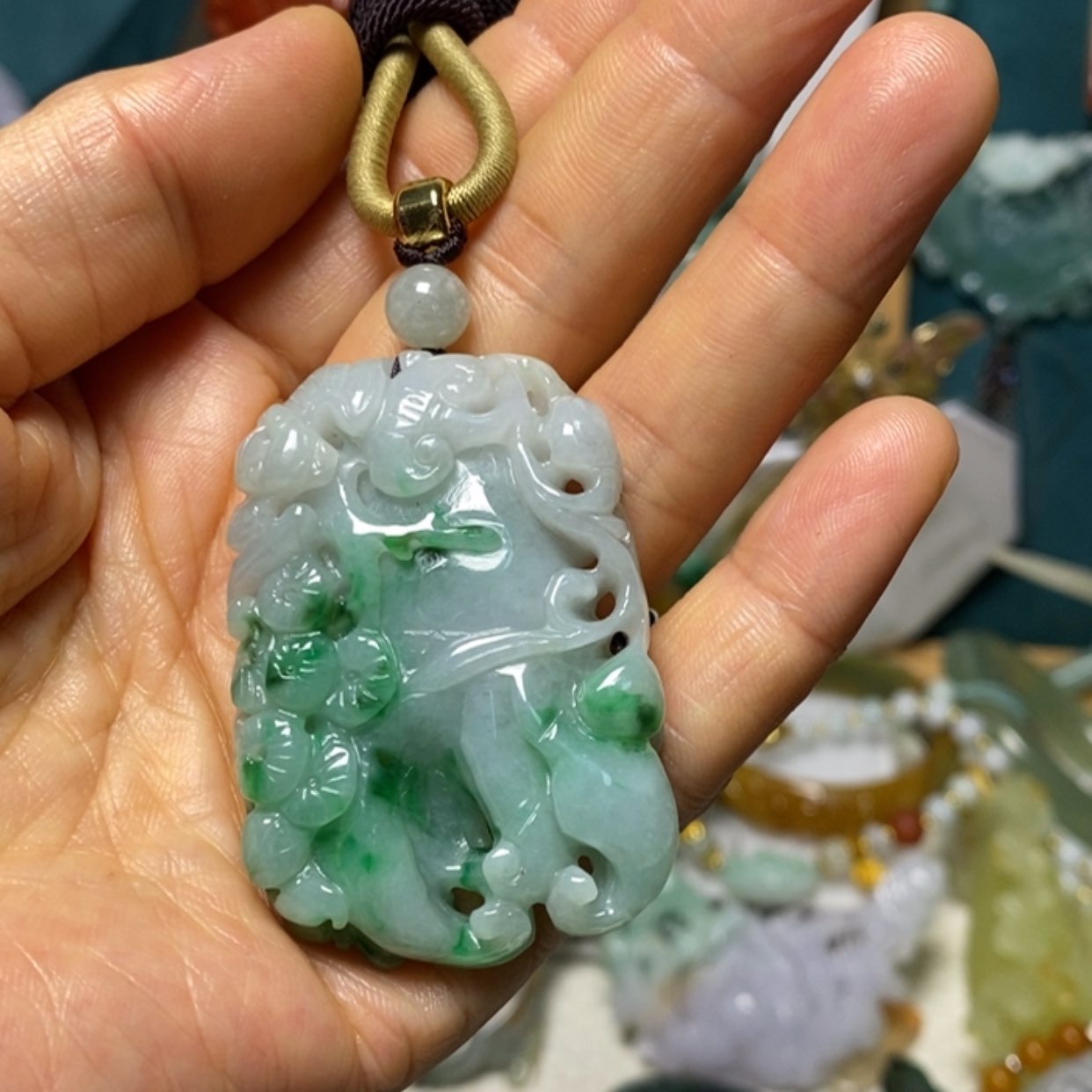 【闪购商品】翡翠吊坠(赠链)未镶嵌