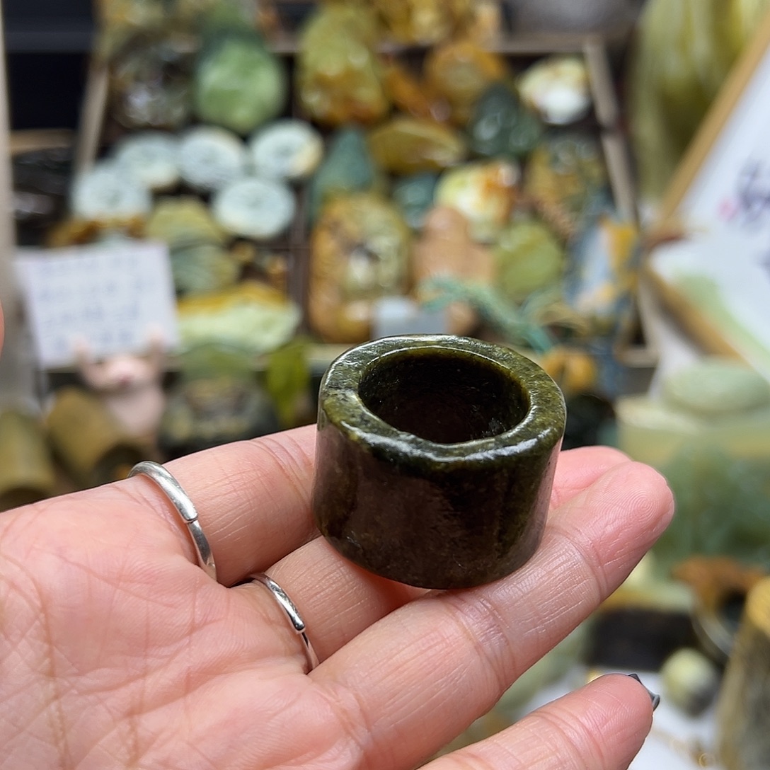 肥***师岫岩河磨玉（透闪石质玉）未镶嵌颈饰河磨玉扳指