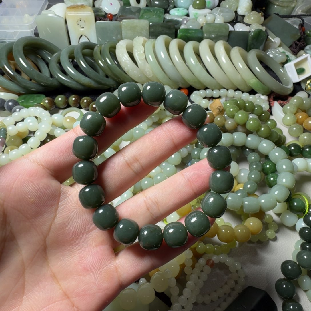 和田玉未镶嵌手串