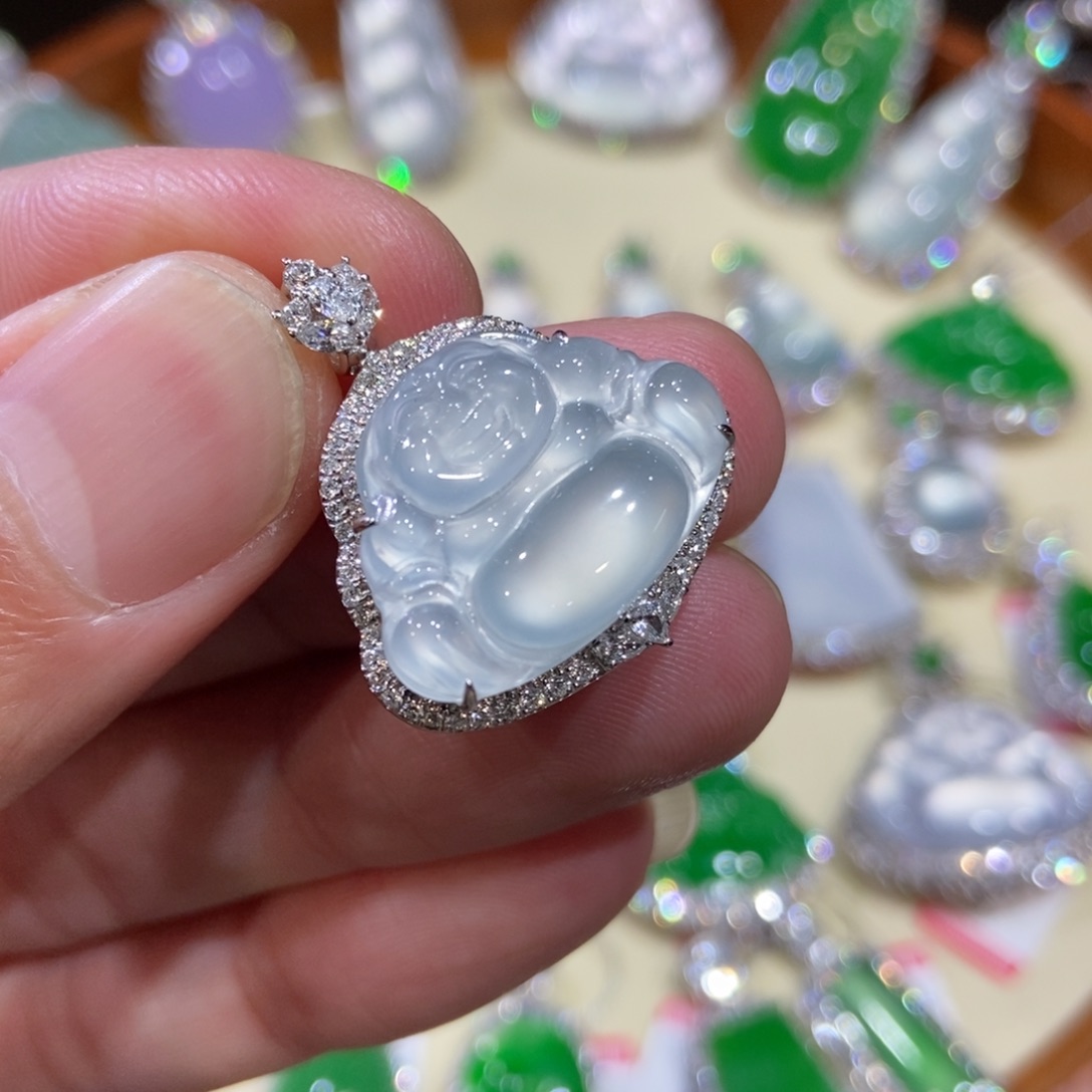 翡翠颈饰18K金镶嵌吊坠