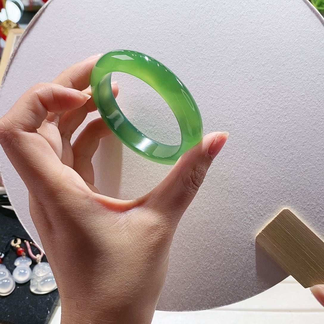 玛瑙/玉髓手镯未镶嵌52.3