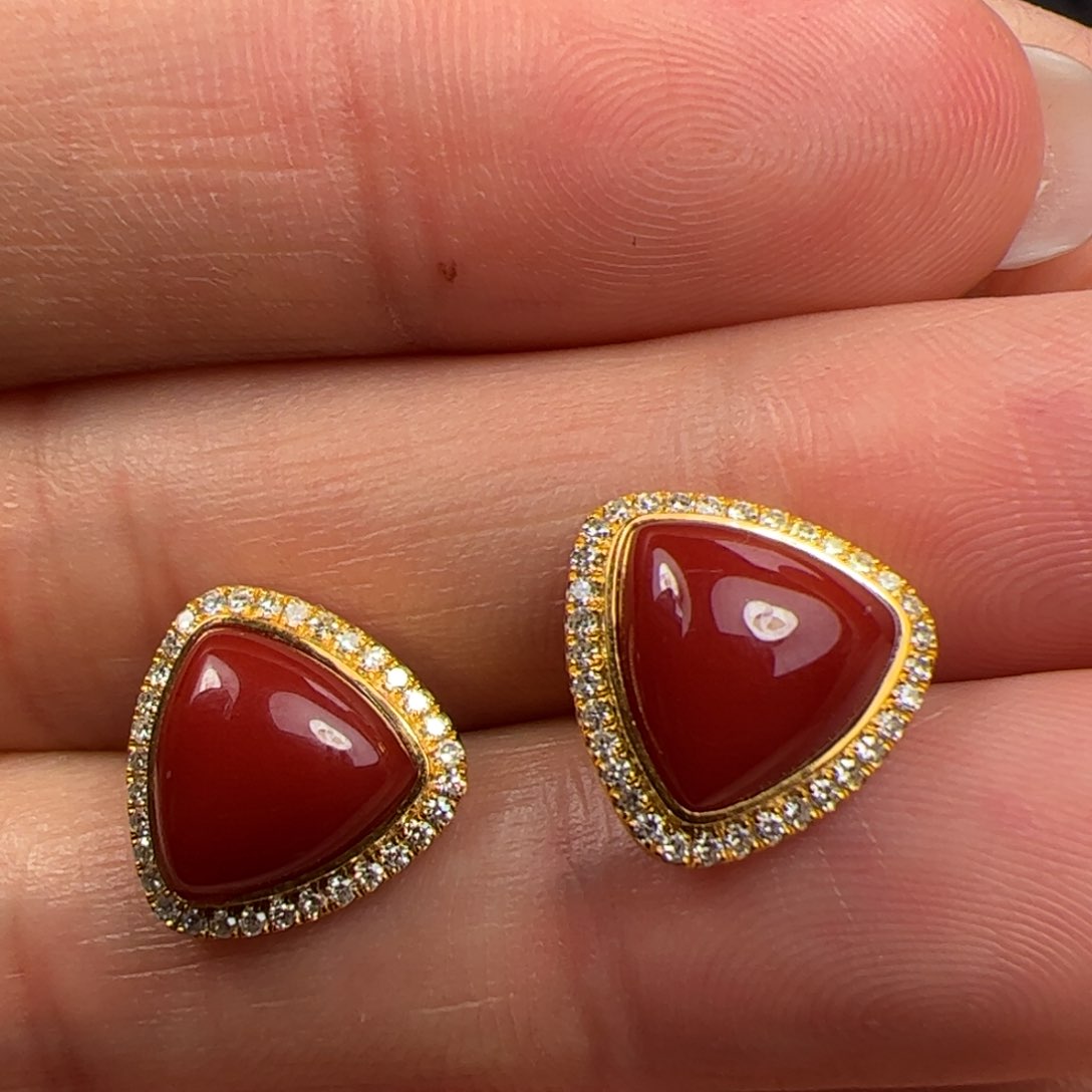 18K金镶嵌耳钉南红玛瑙