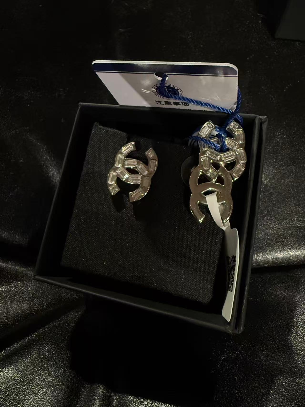 99新 Chanel/香奈儿 Chanel 22P 银色双C镶钻不对称耳钉/14323757