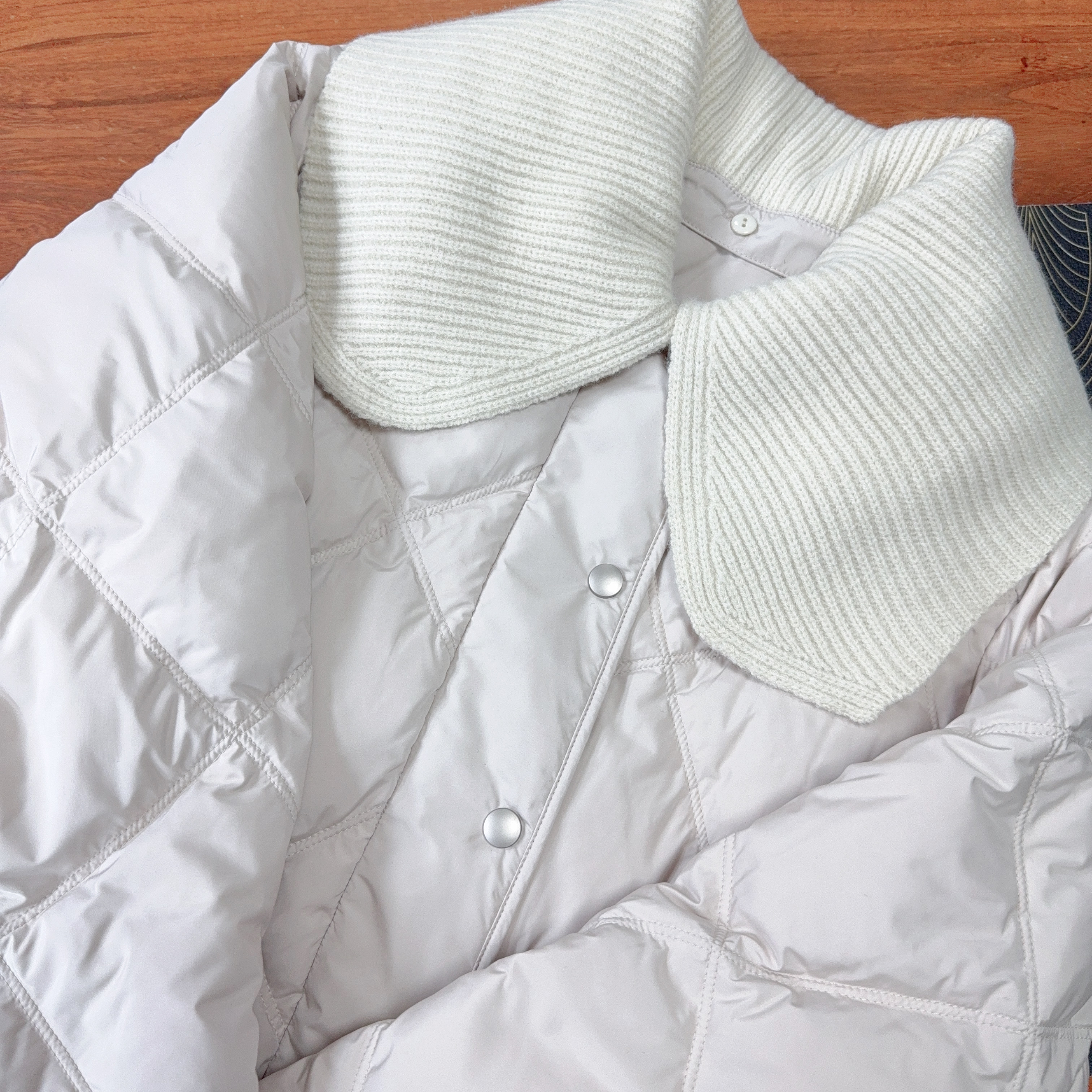 2025冬季新款短款针织领菱形格子羽绒服