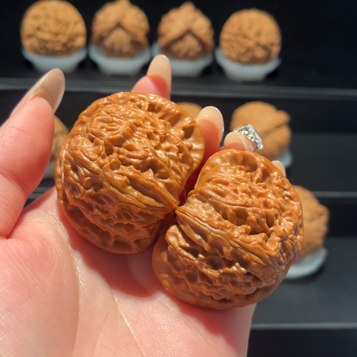 白狮子46，精品，沉手49克