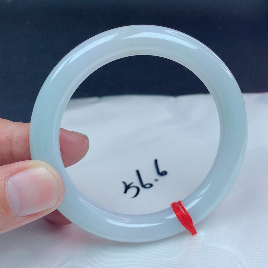 翡翠手镯未镶嵌翡翠手镯