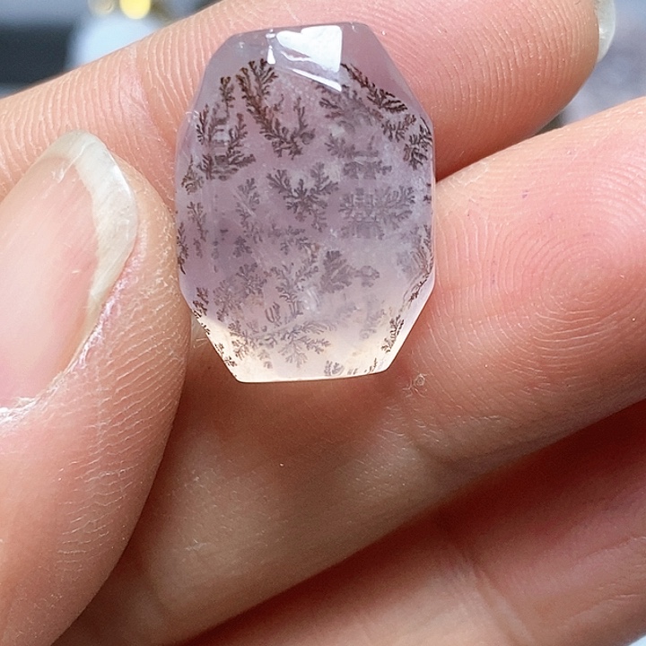 未镶嵌珠宝半成品水晶?**赋水晶