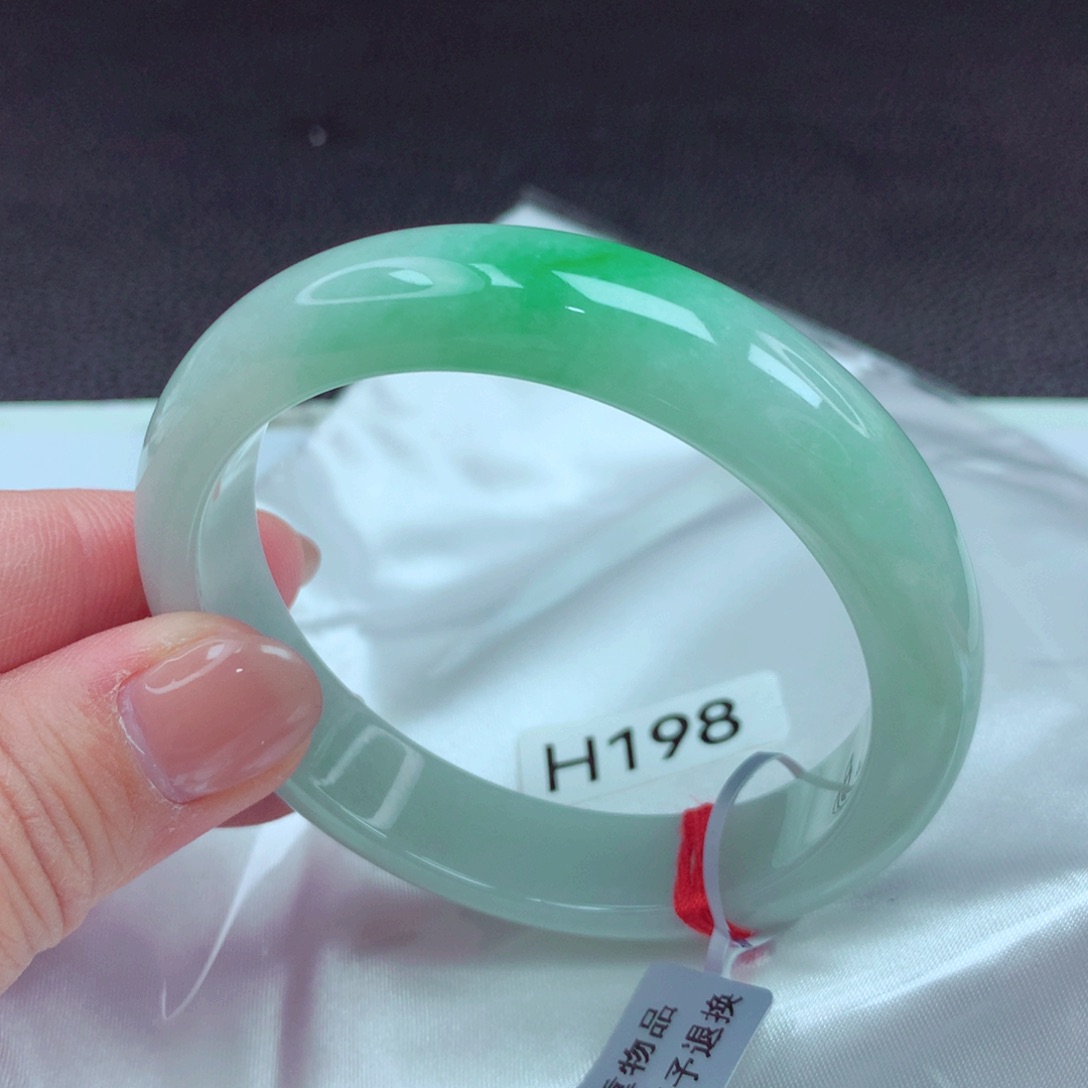 翡翠手镯未镶嵌手镯88