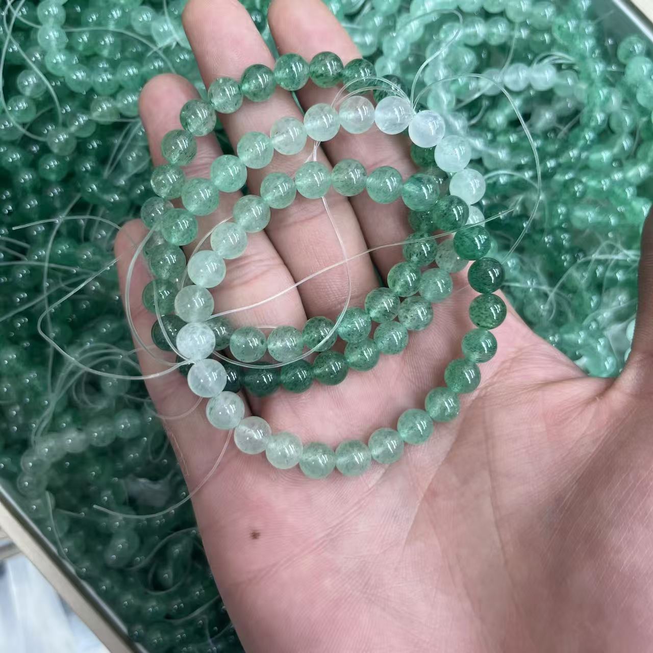 天然绿草莓水晶手串—多样性发其一