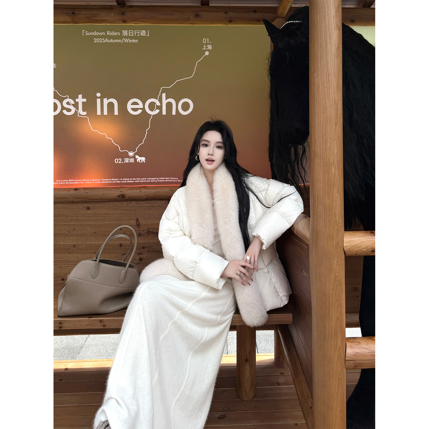 有洧Youwei 巨好看的初冬外套女狐狸毛领白色短款羽绒服25SS0824