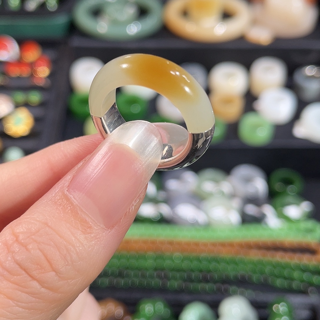 和田玉银S925镶嵌戒指内径16.5 一口糖