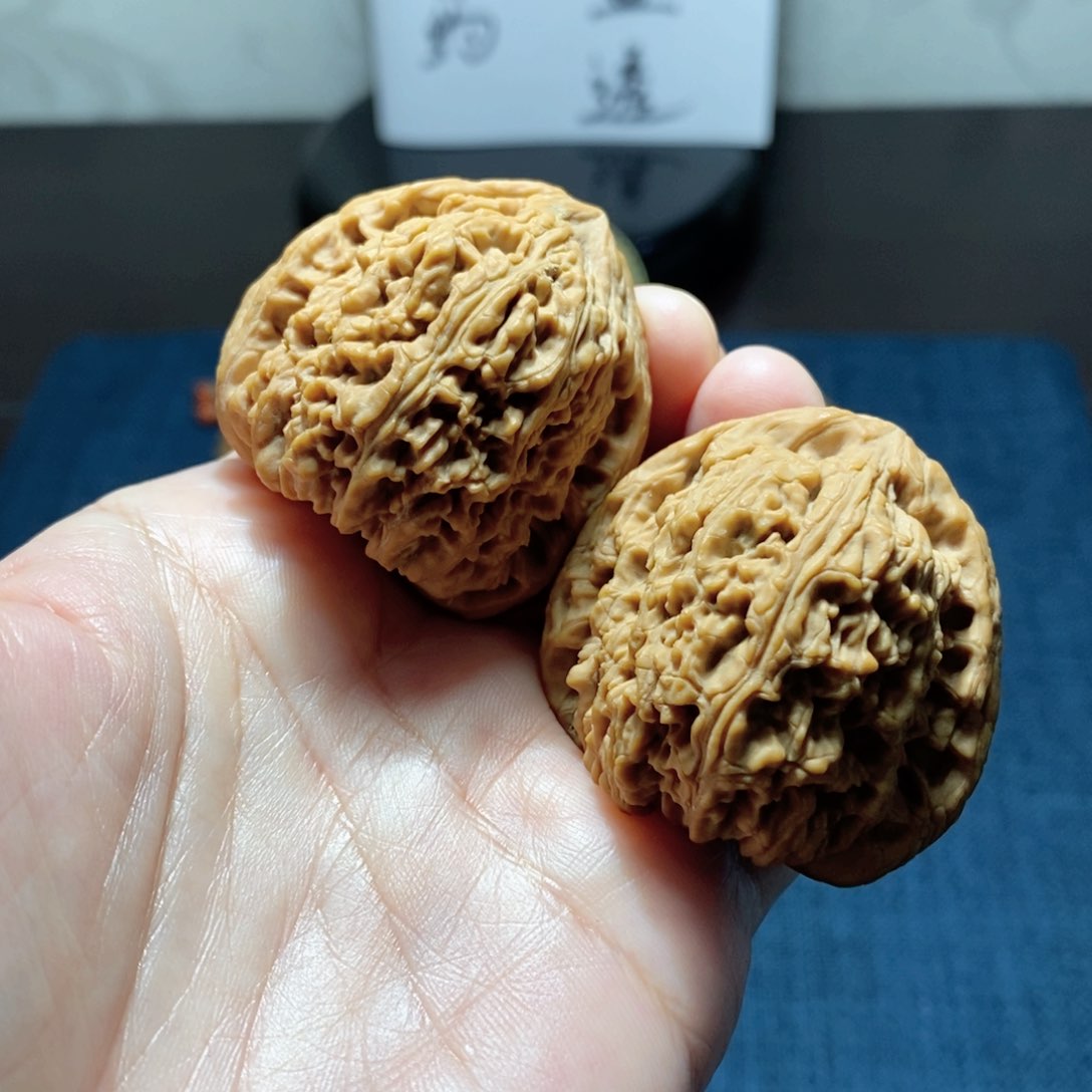 桃核吊坠是**呀南疆石核桃