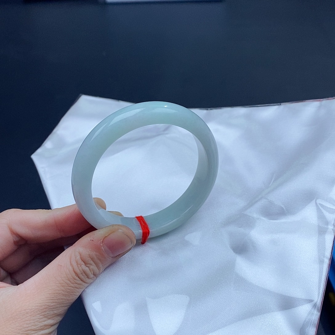 翡翠手镯未镶嵌翡翠