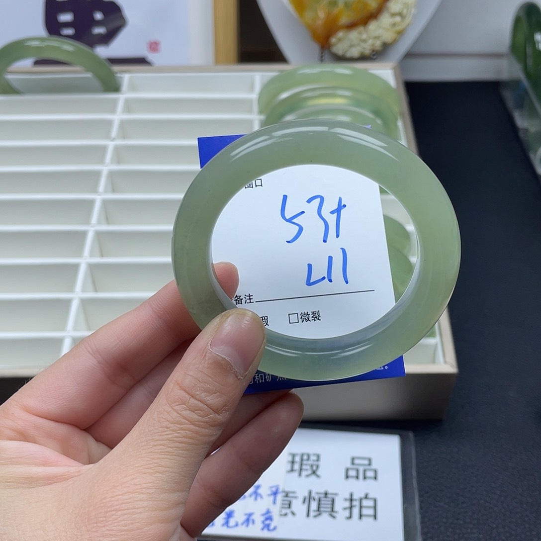 蛇纹石玉手镯未镶嵌