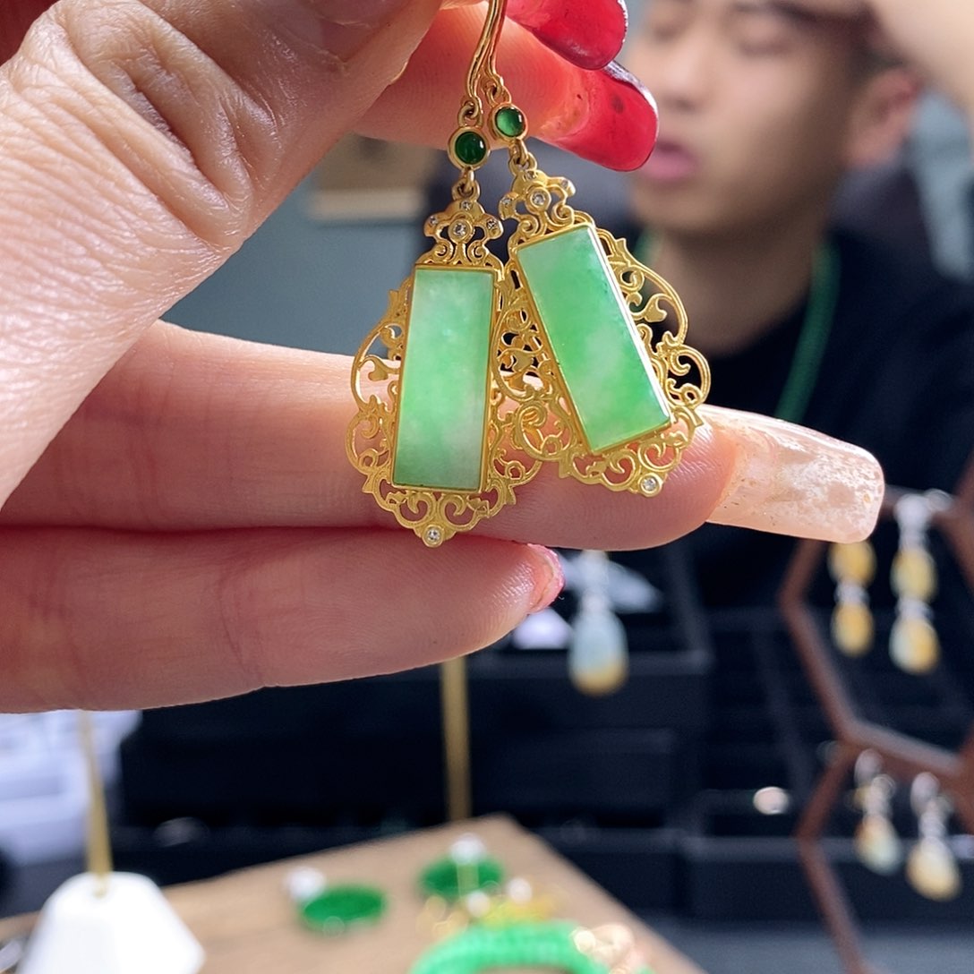 翡翠耳饰18K金镶嵌西**郎翡翠