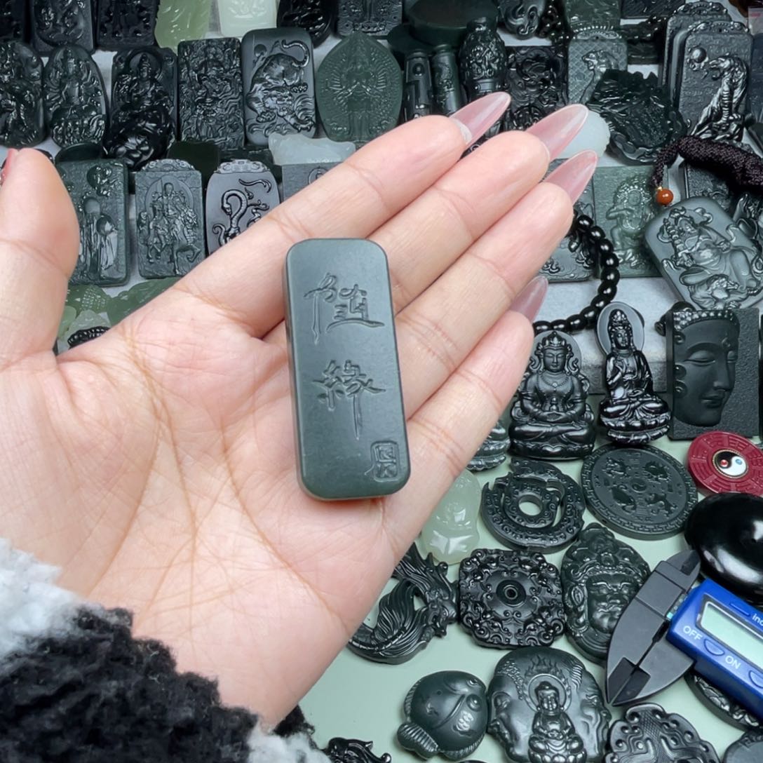 颈饰未镶嵌和田玉