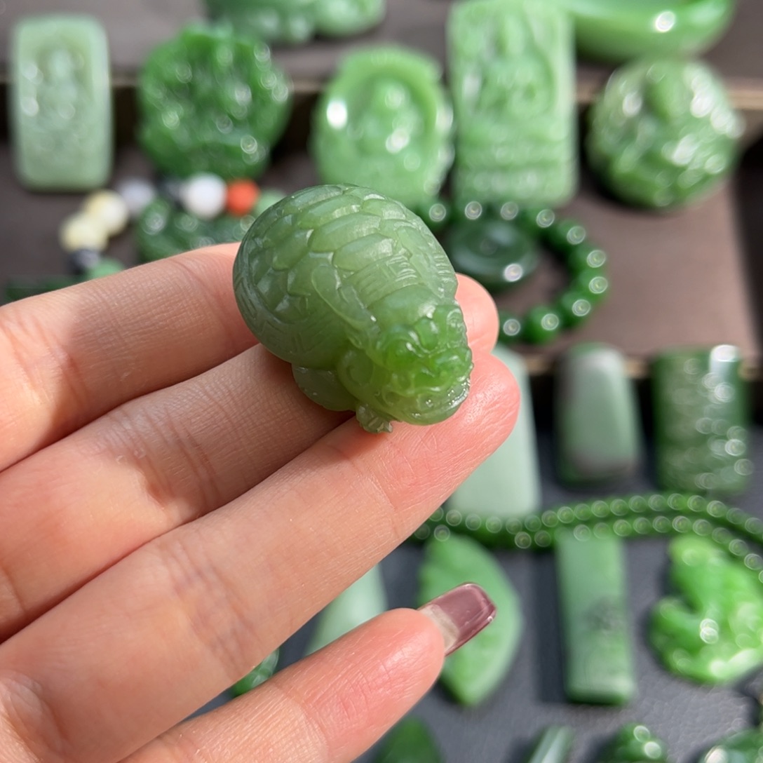 和田玉颈饰未镶嵌碧玉龙龟定制