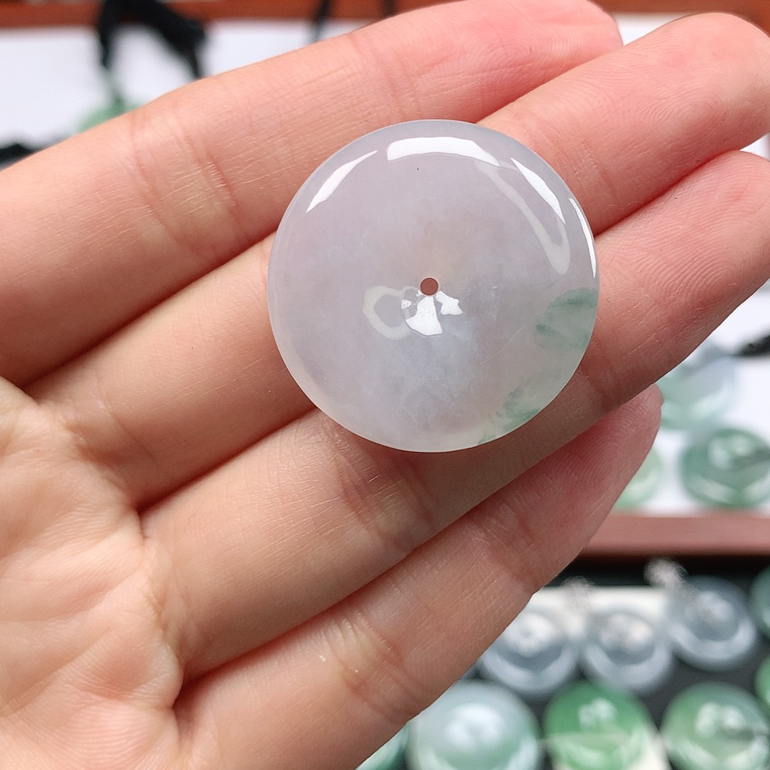 翡翠颈饰未镶嵌平安