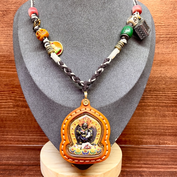 黑财神 热贡手绘擦擦吊坠牛皮外壳有绳礼盒