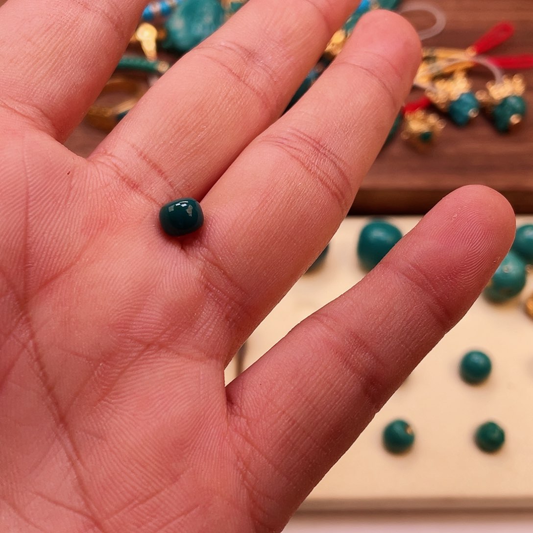 绿松石颈饰未镶嵌