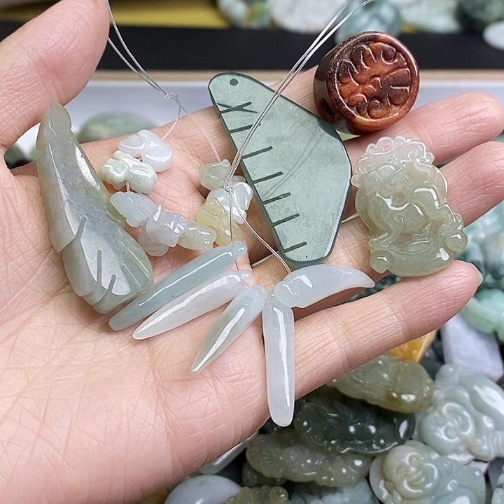 沁***蓝翡翠未镶嵌颈饰天然翡翠