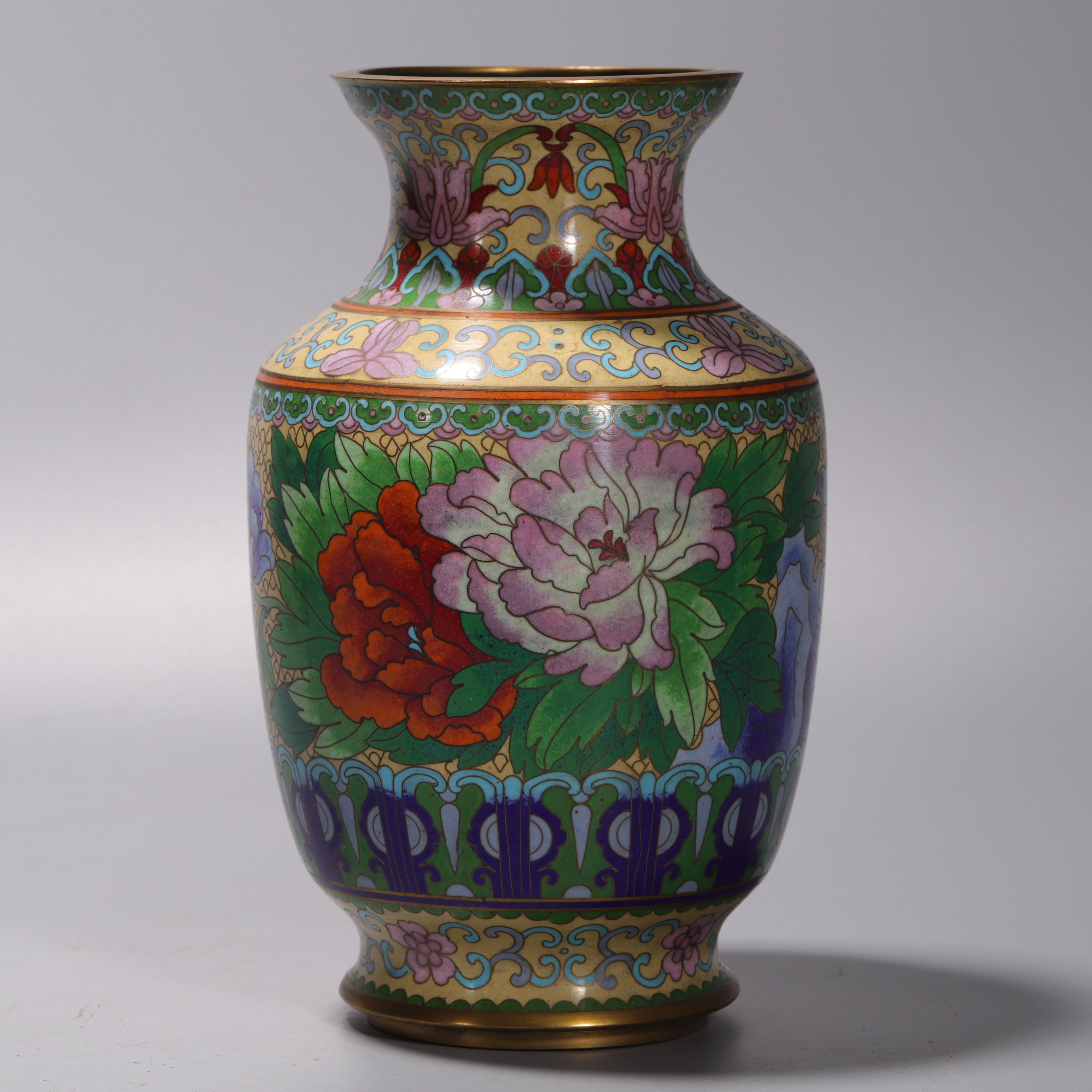 lot18    清代  铜掐丝珐琅赏瓶