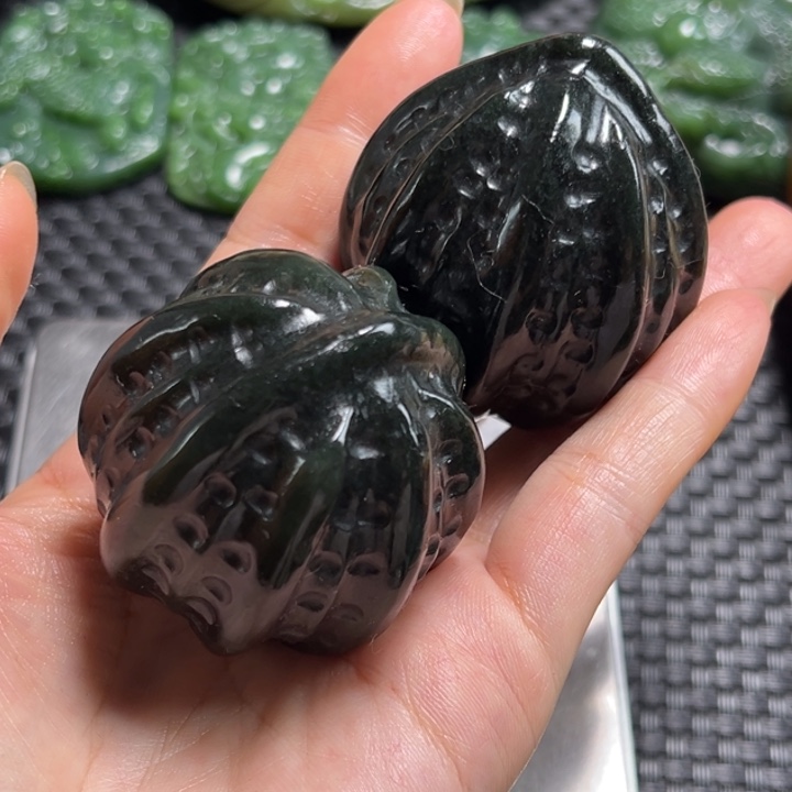 和田玉未镶嵌把件