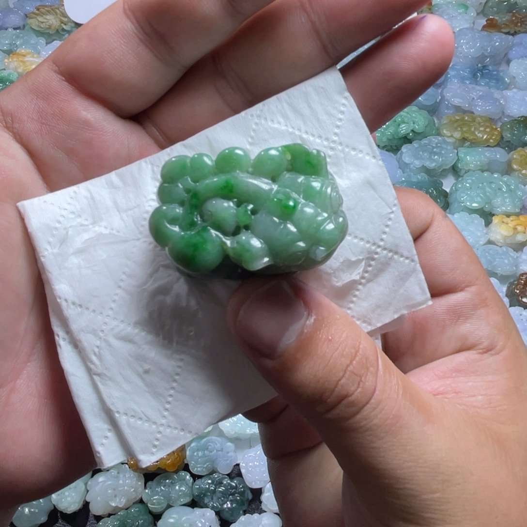 *****翡翠未镶嵌颈饰天然