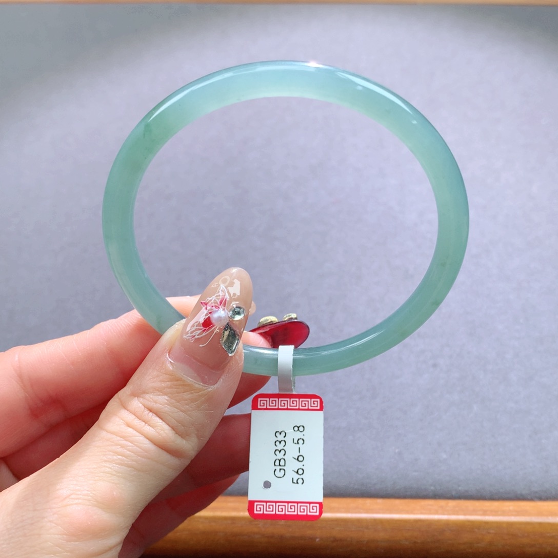 翡翠手镯未镶嵌天然翡翠手镯