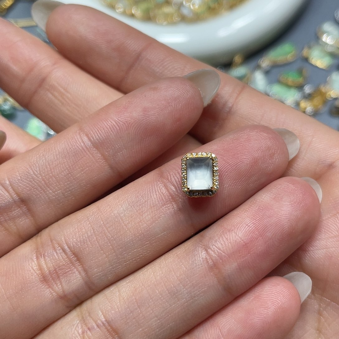 翡翠吊坠(不含链)18K金镶嵌可****