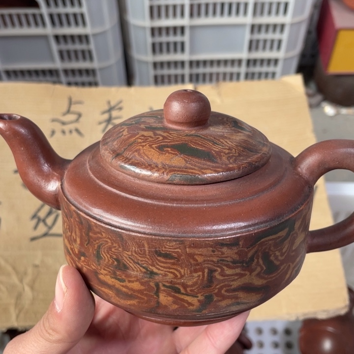 紫砂茶壶老厂紫砂壶一件。
