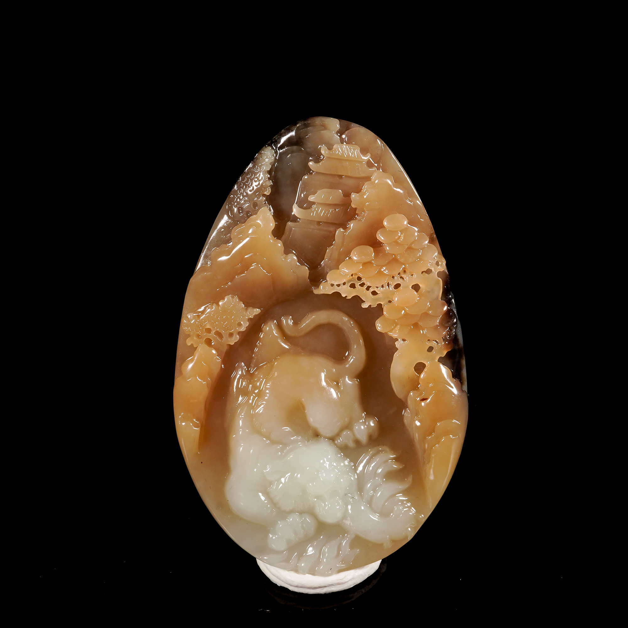 LOT.020和田玉巧雕虎啸山林牌/X3154