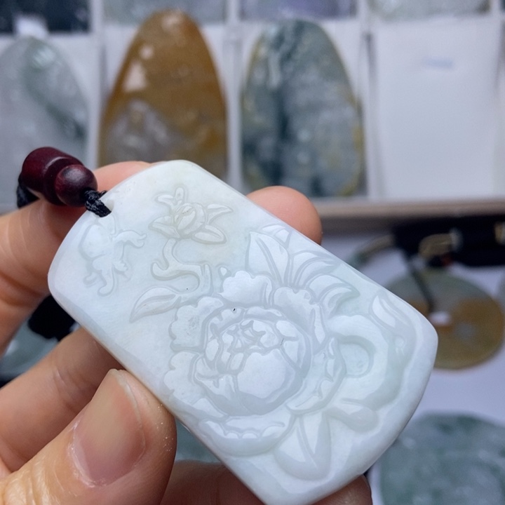 翡翠未镶嵌颈饰翡翠