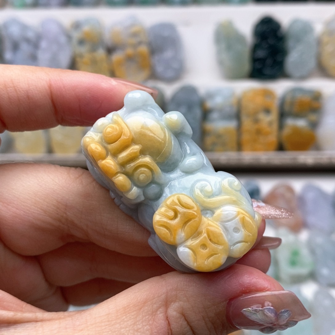 翡翠吊坠(赠链)未镶嵌