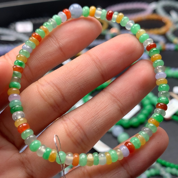 翡翠手镯未镶嵌卡