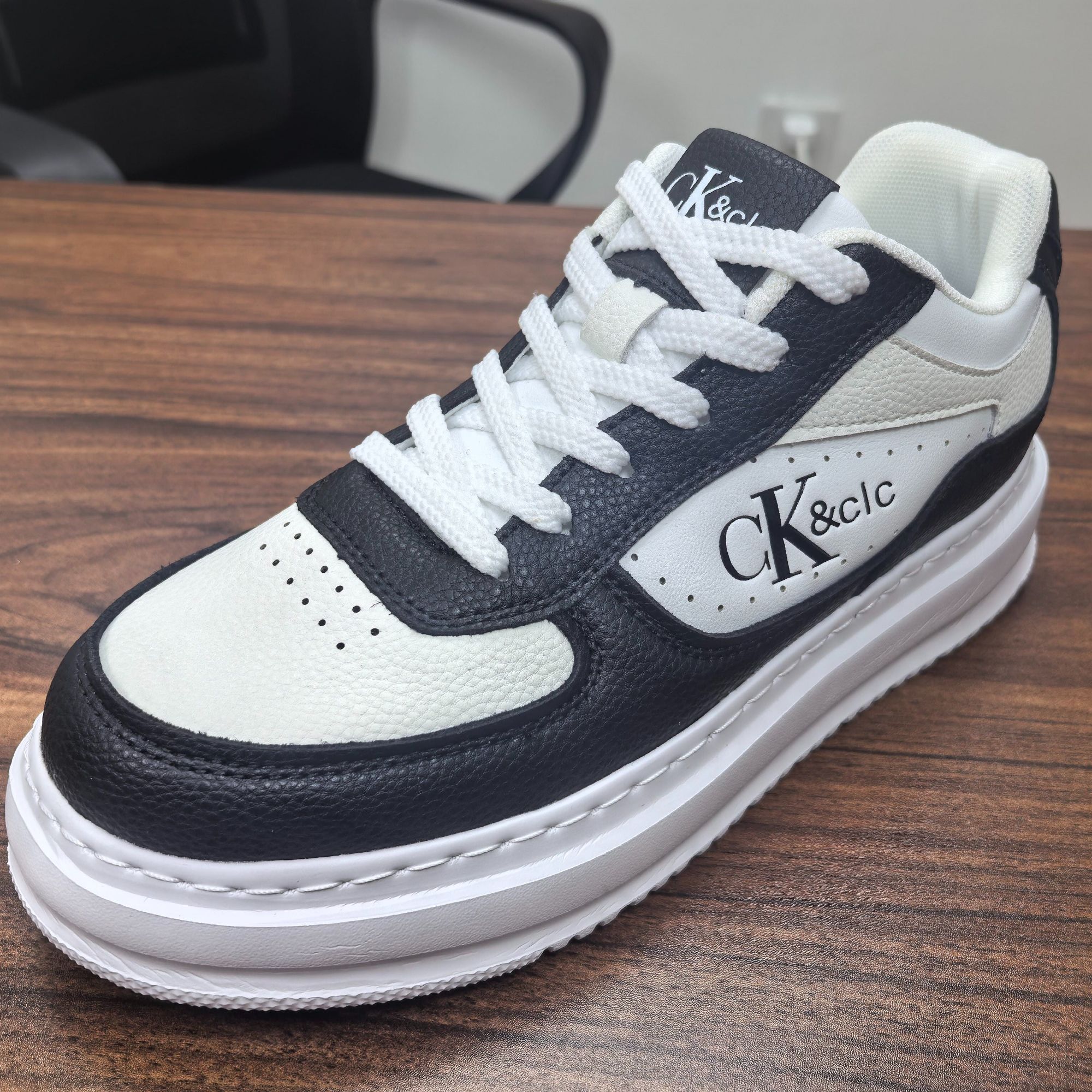 冬季厚底休闲板鞋真皮极简风加厚鞋休闲鞋男款