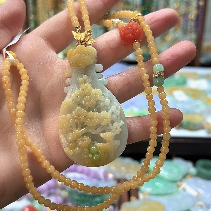 翡翠未镶嵌颈饰吊坠