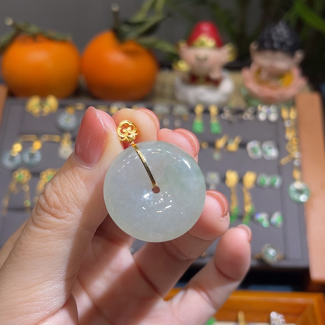 翡翠颈饰18K金镶嵌平安扣