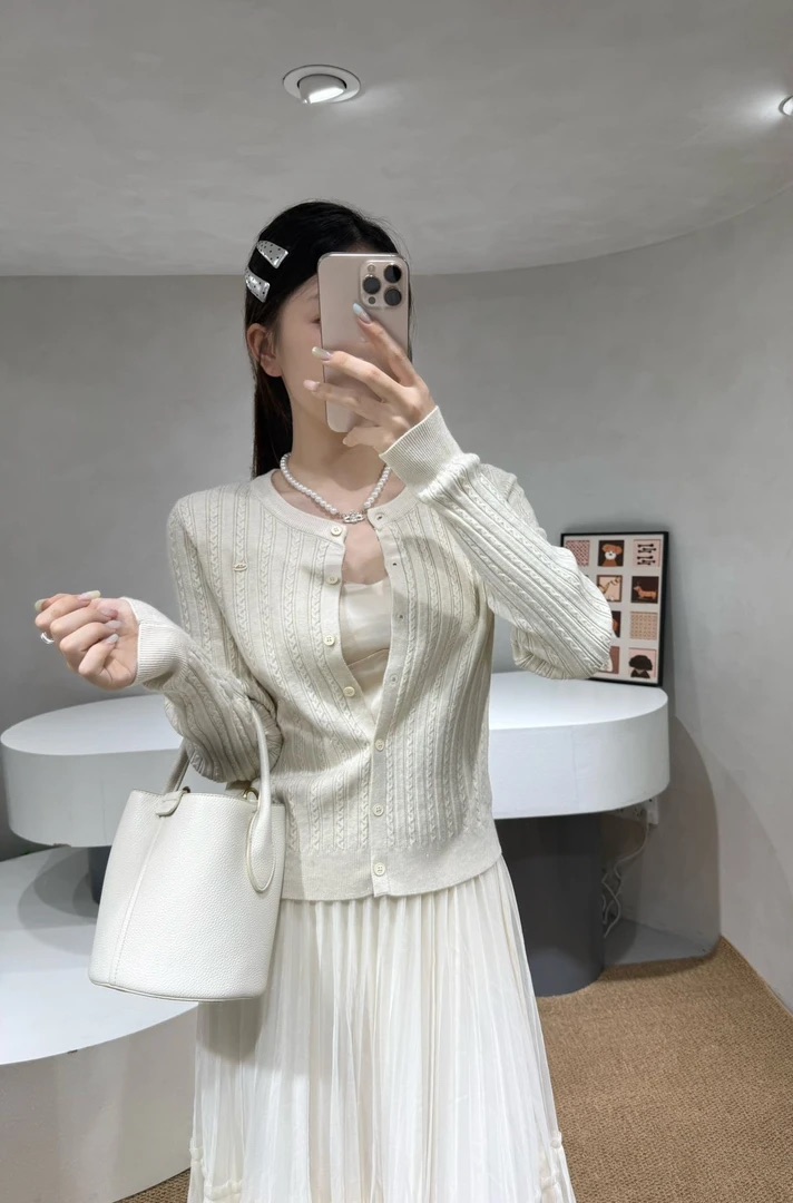 韩版简约圆领时尚百搭针织开衫BLE81193