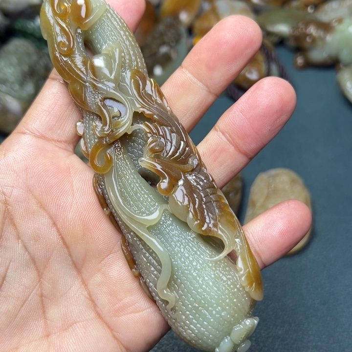 和田玉未镶嵌把件