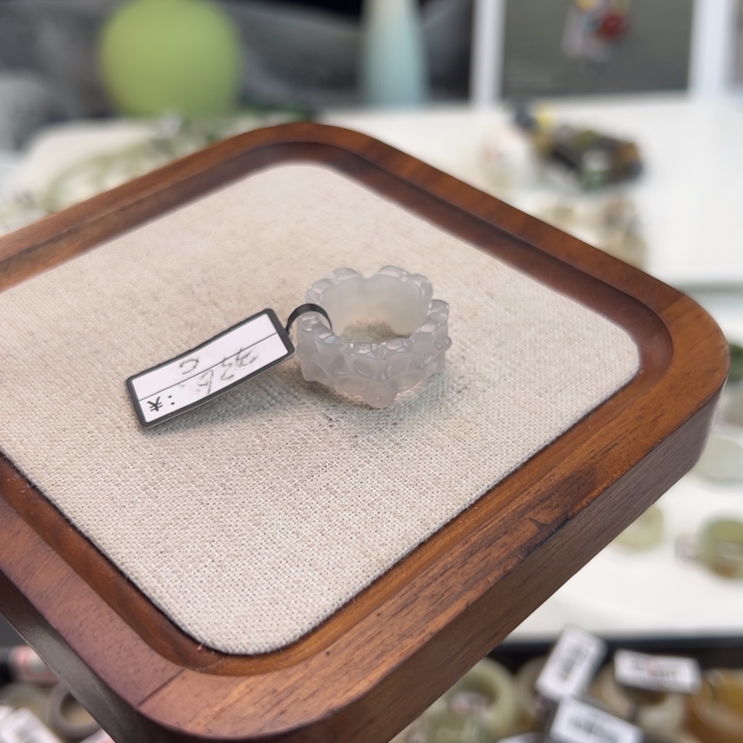 和田玉（糖玉）未镶嵌戒指N44烟紫雕花直径16不退换