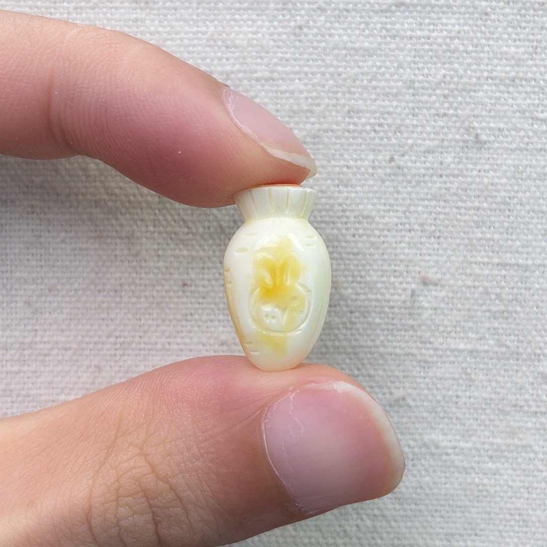 琥珀未镶嵌珠宝奇石兔子胡萝卜